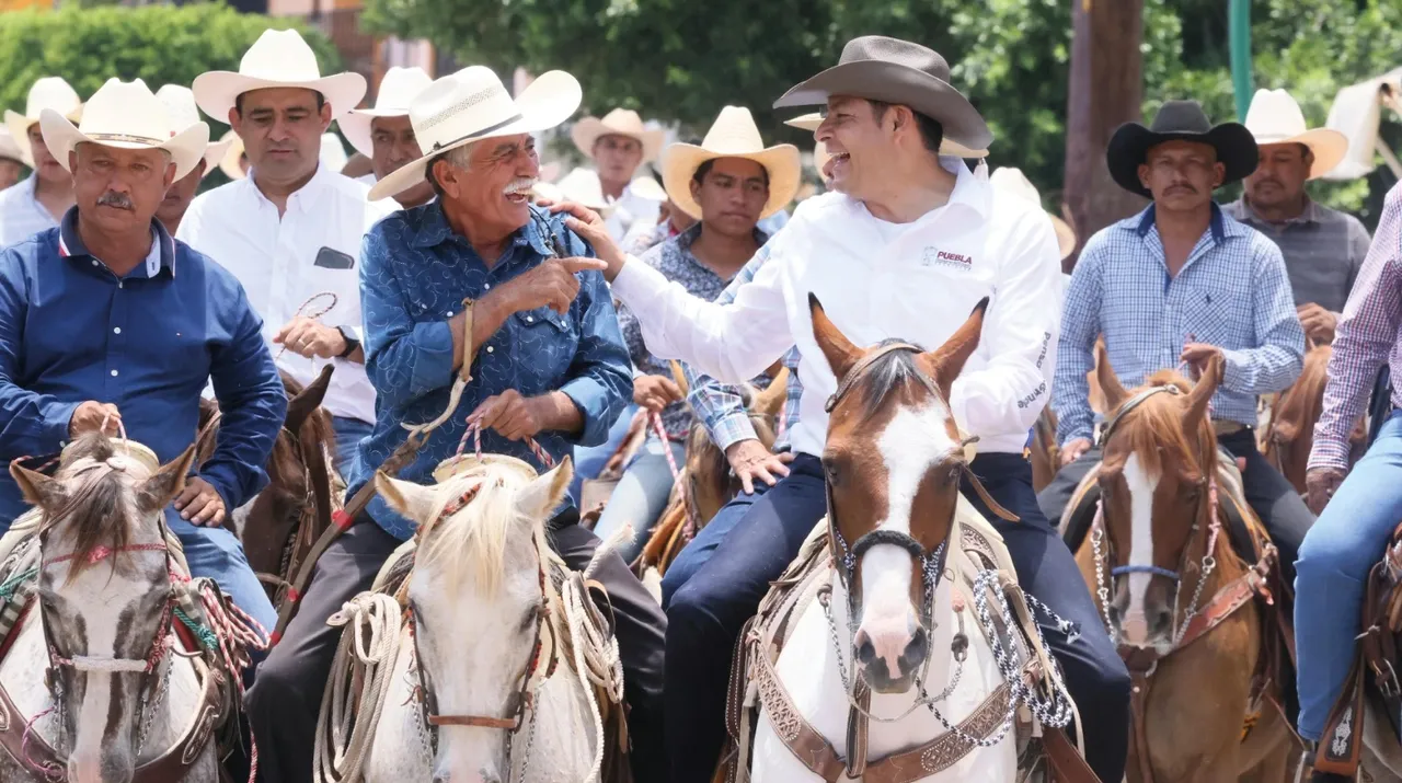 Alejandro Armenta, el gobernador del pueblo