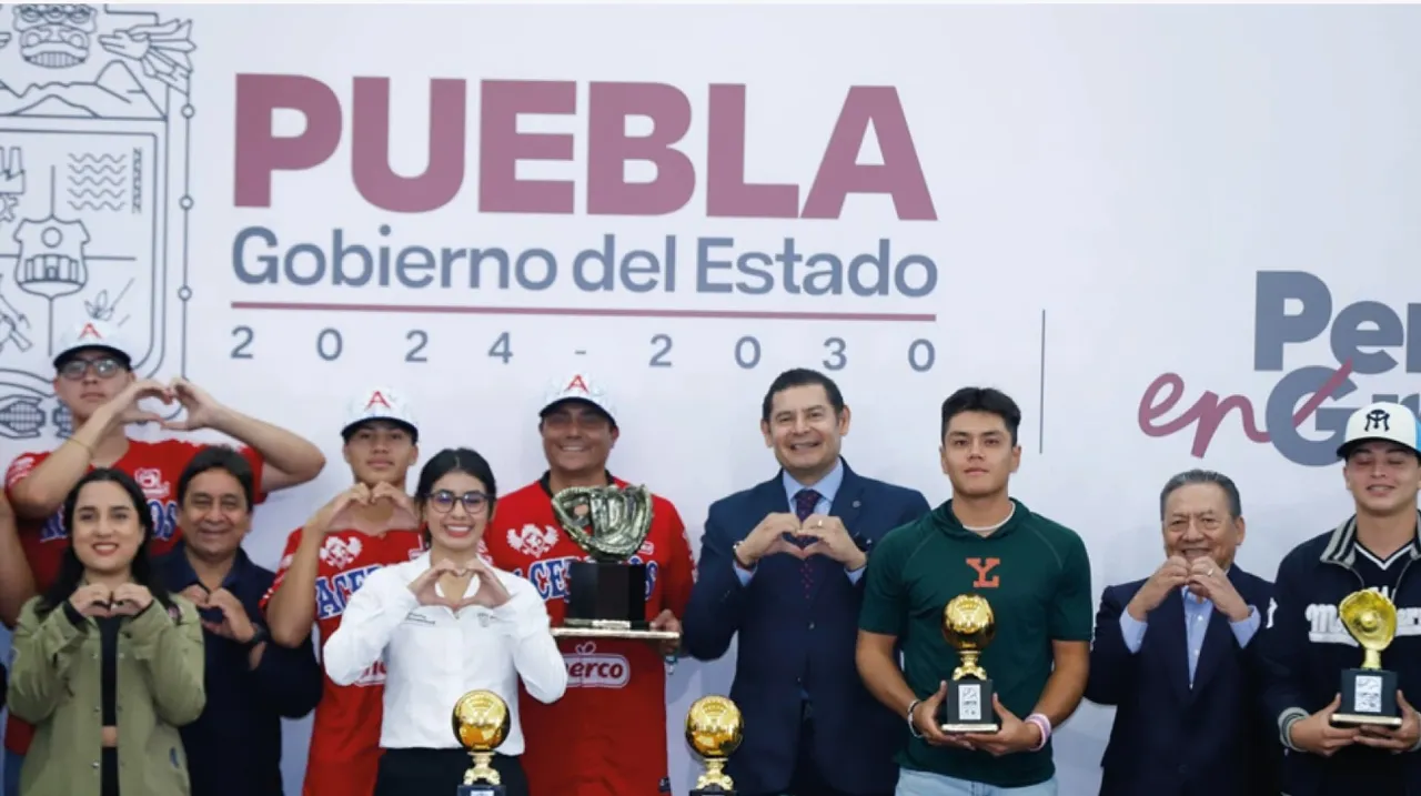 Puebla entrega trofeos de la Liga Metropolitana de Beisbol