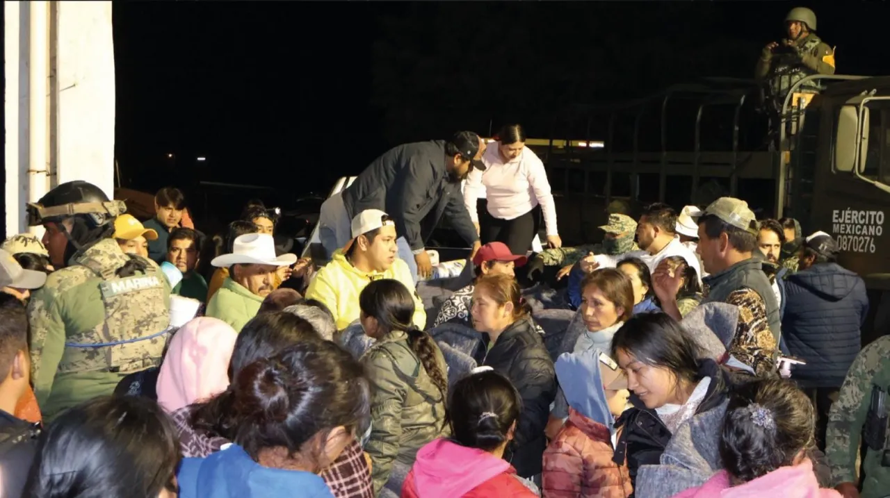 Puebla atiende a familias afectadas por lluvias en 3 municipios