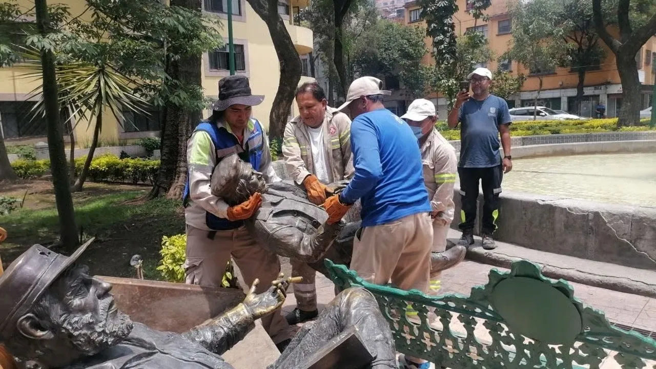 Alessandra Rojo de la Vega VS Las estatuas de la Cuauhtémoc
