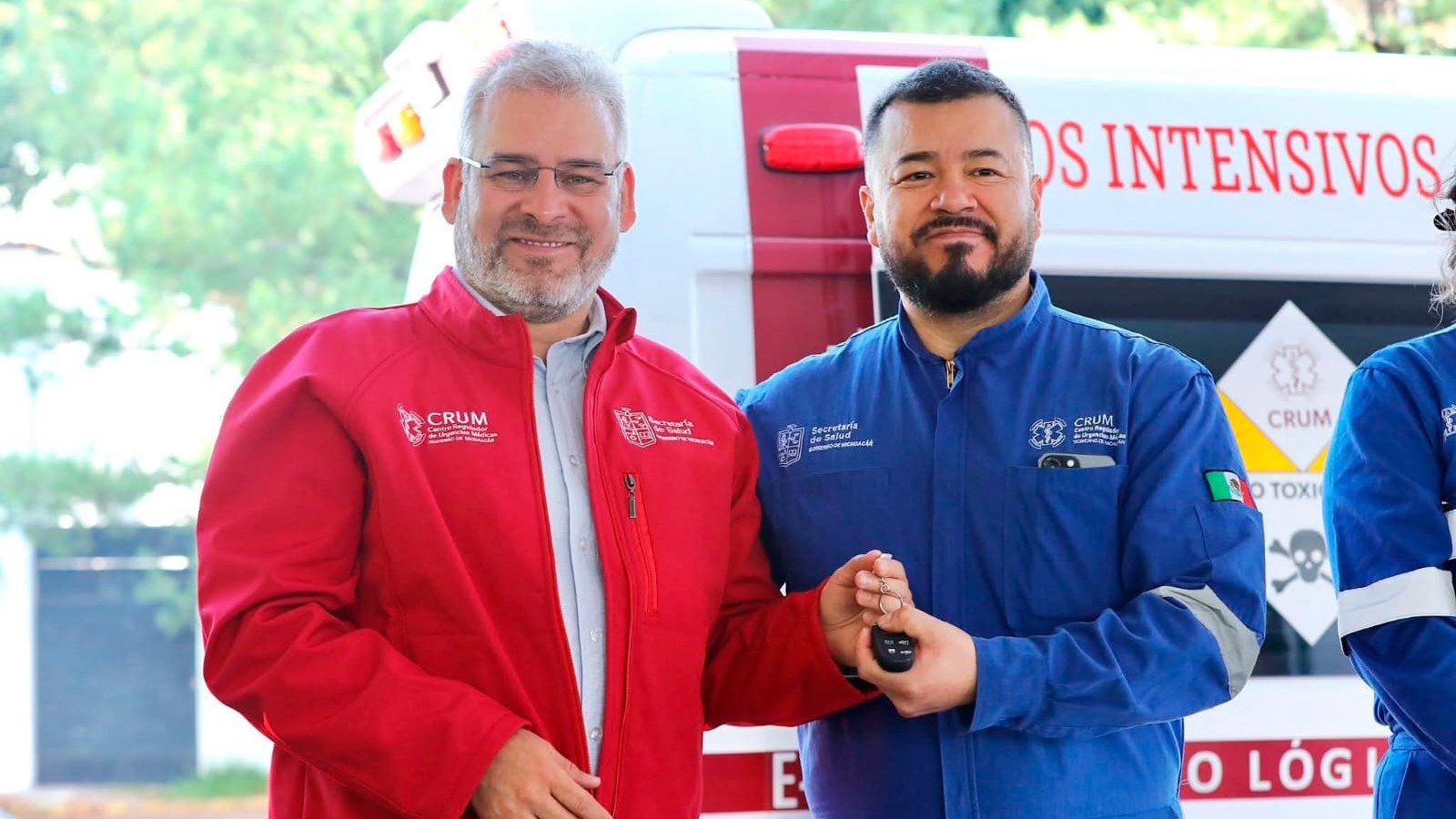 Gobierno de Michoacán entrega 10 unidades de urgencias médicas