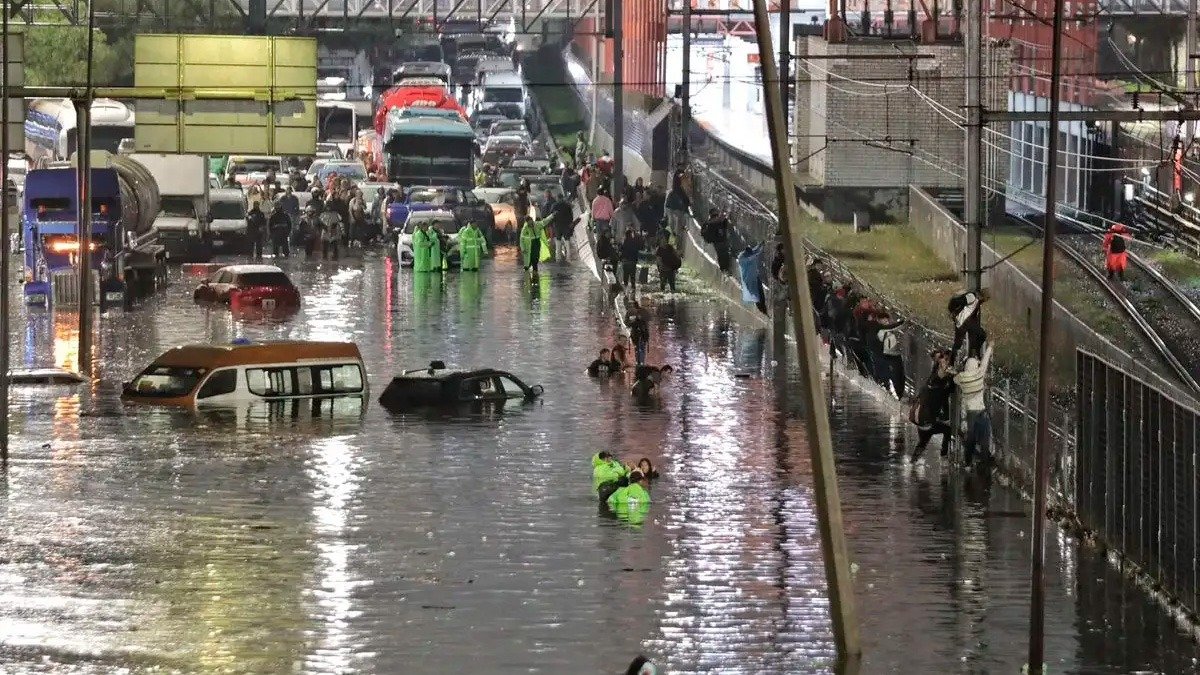 Un buen libro y un café no siempre son la respuesta: Lluvias en CDMX