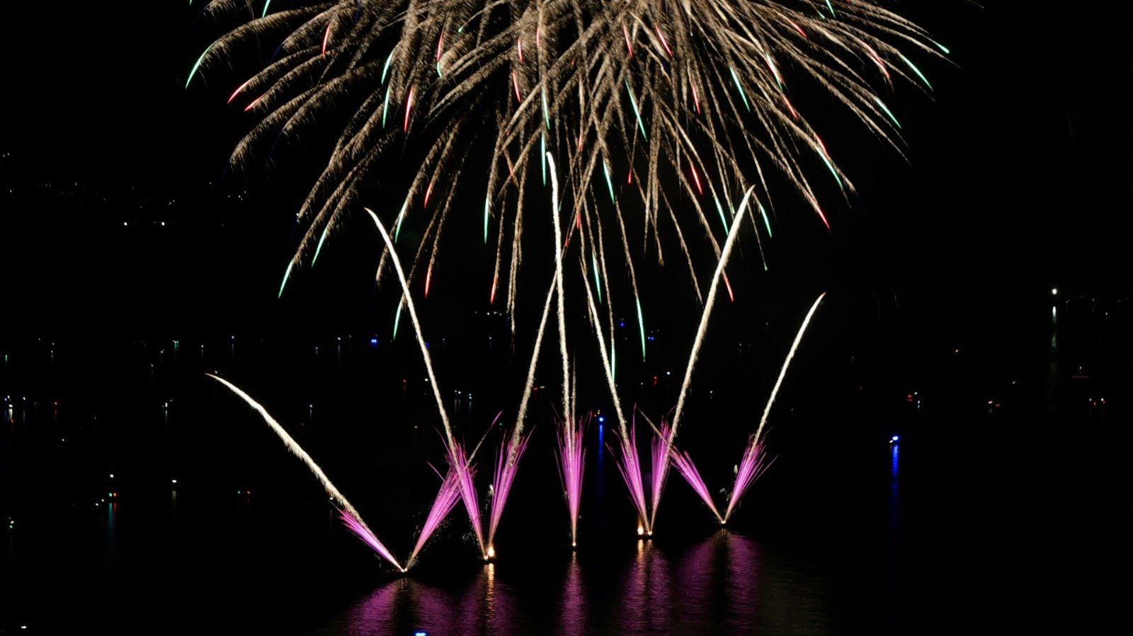 Puebla propone sustituir pirotecnia sonora por lumínica