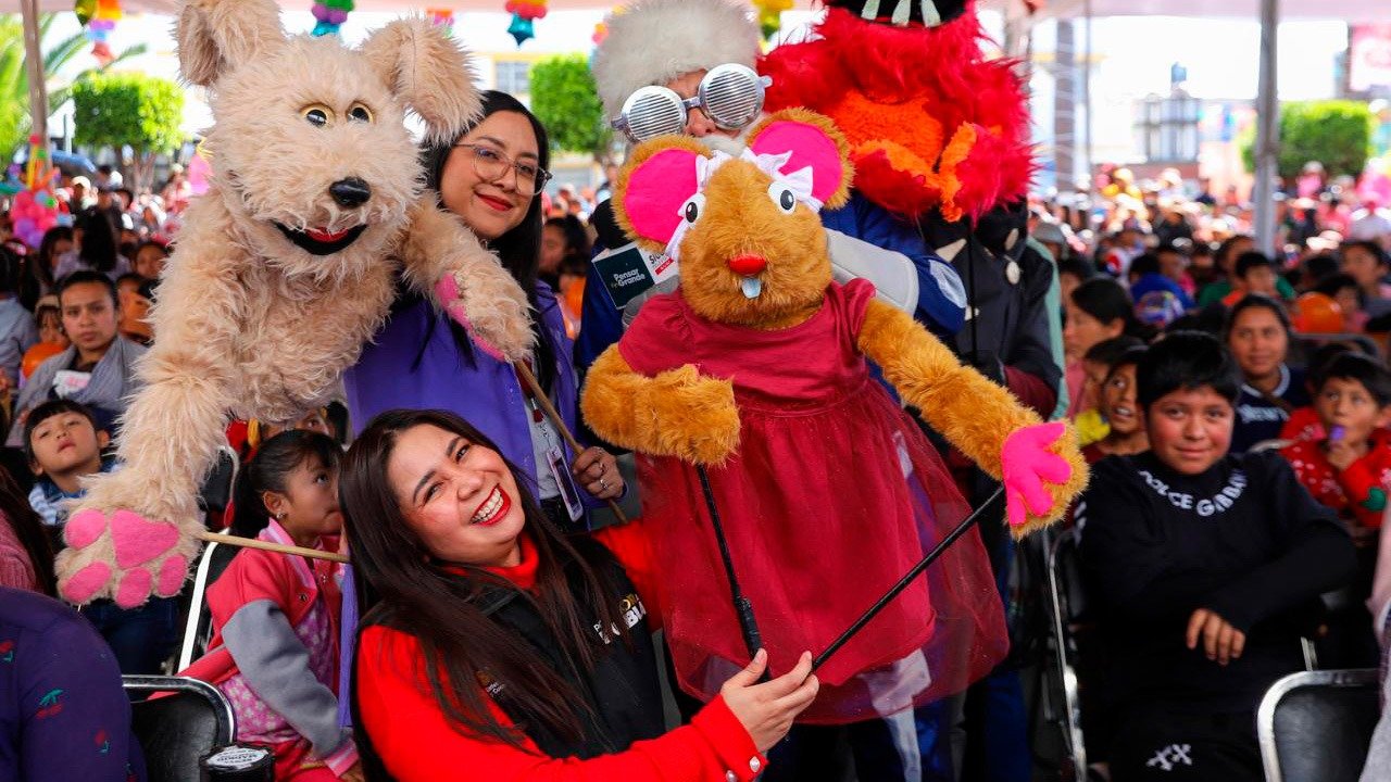 Gobierno de Puebla regala felicidad a niños por medio de juguetes