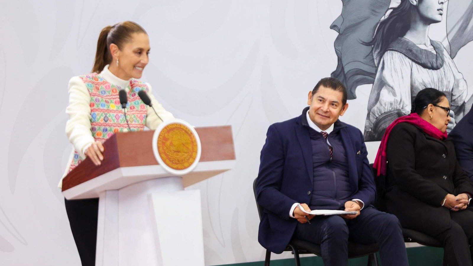 Gobierno de Puebla y federal reconoce el trabajo de las Mujeres mexicanas