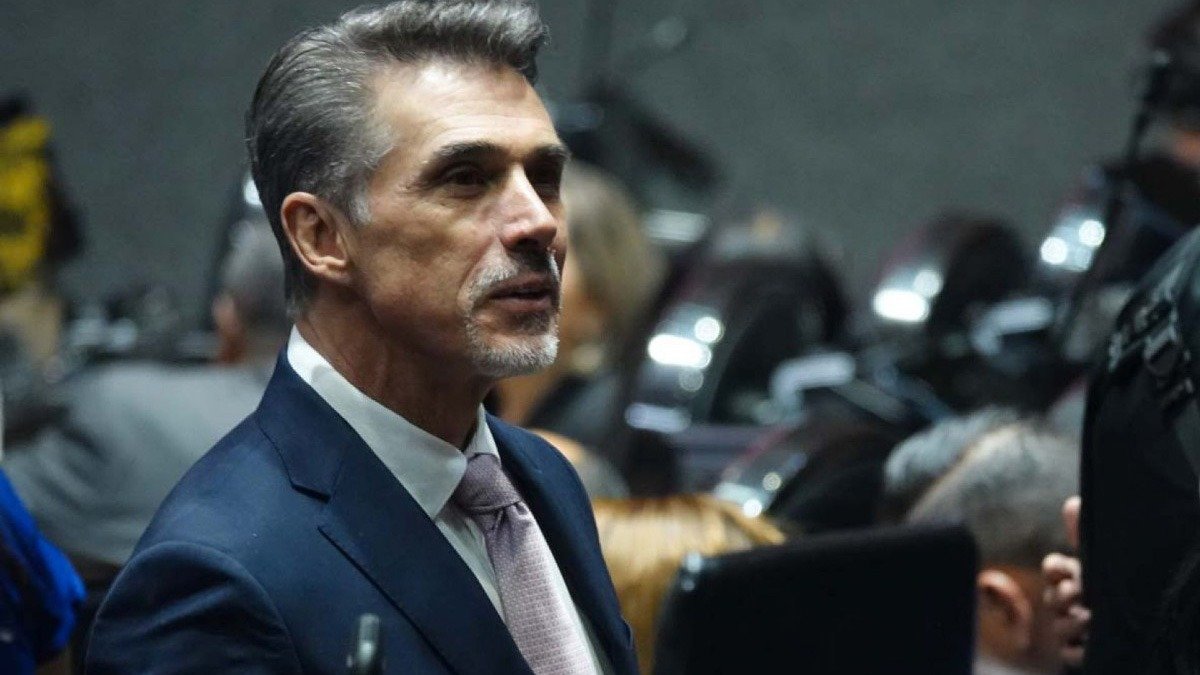 Sergio Mayer deja el Parlamento por La Casa de los Famosos