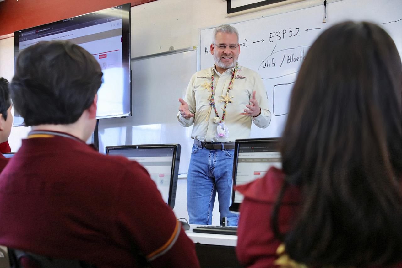 Alfredo Bedolla impulsa formación digital en la educación