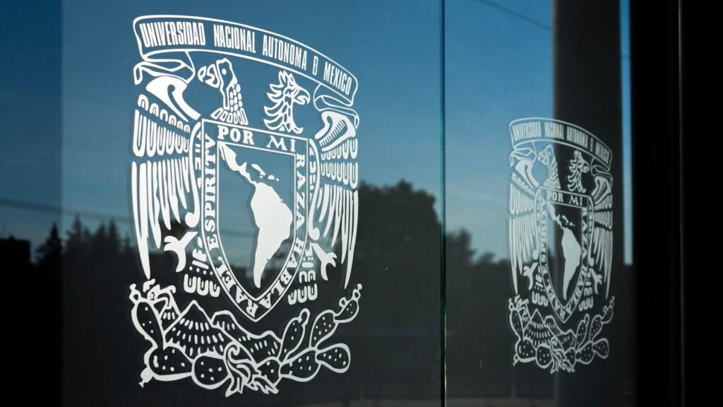 Suprema Corte prohíbe a UNAM cobrar por titulación