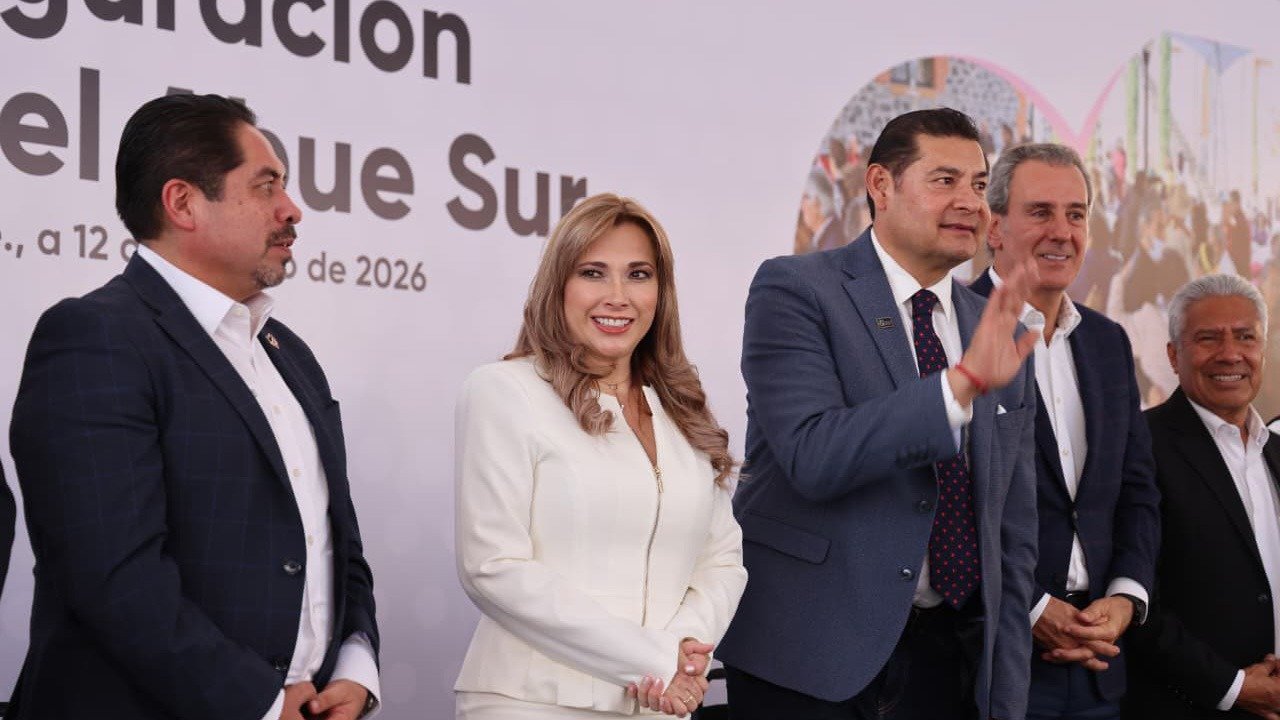 Gobierno de Puebla reconoce labor del DIF