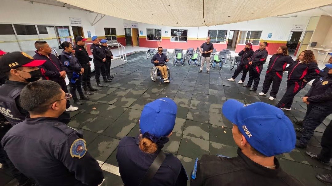 Metro CDMX mejora atención a personas con discapacidad