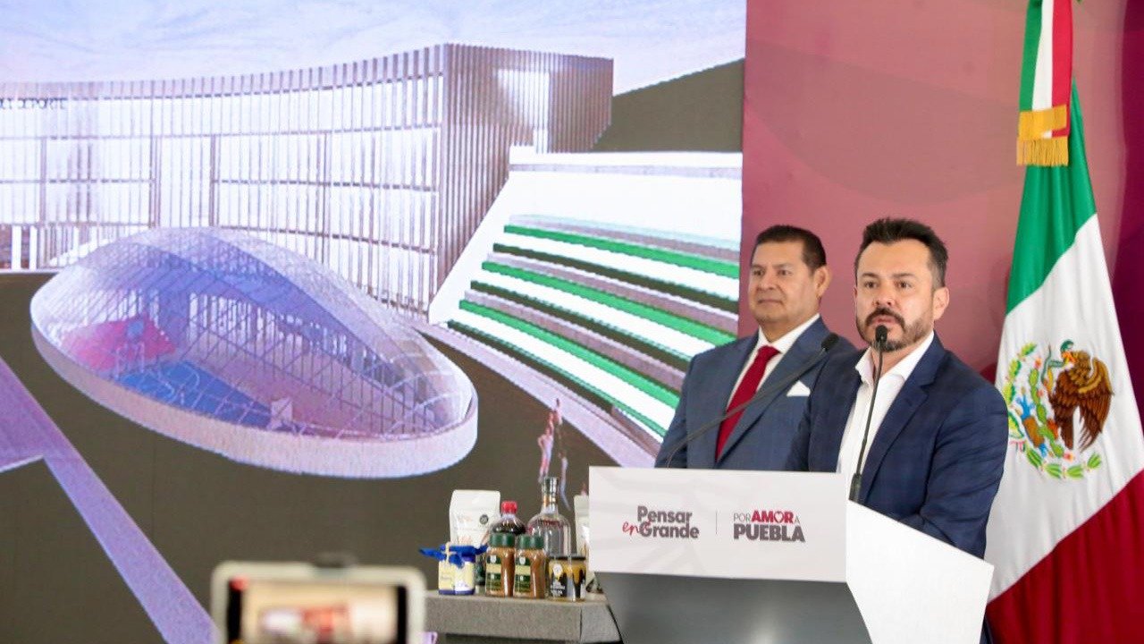 Claudia Hernández Medina, comunicando a Puebla