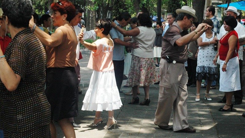 Puebla te invita a bailar danzón con una coreografía masiva