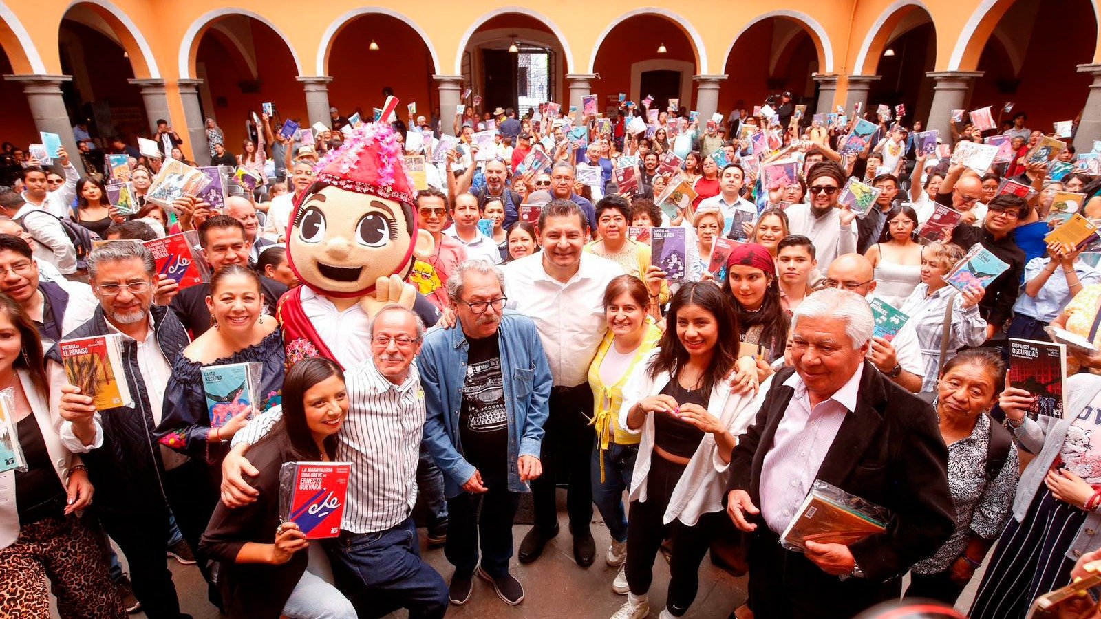 Gobierno de Puebla rescata 400 plazas en la SEP