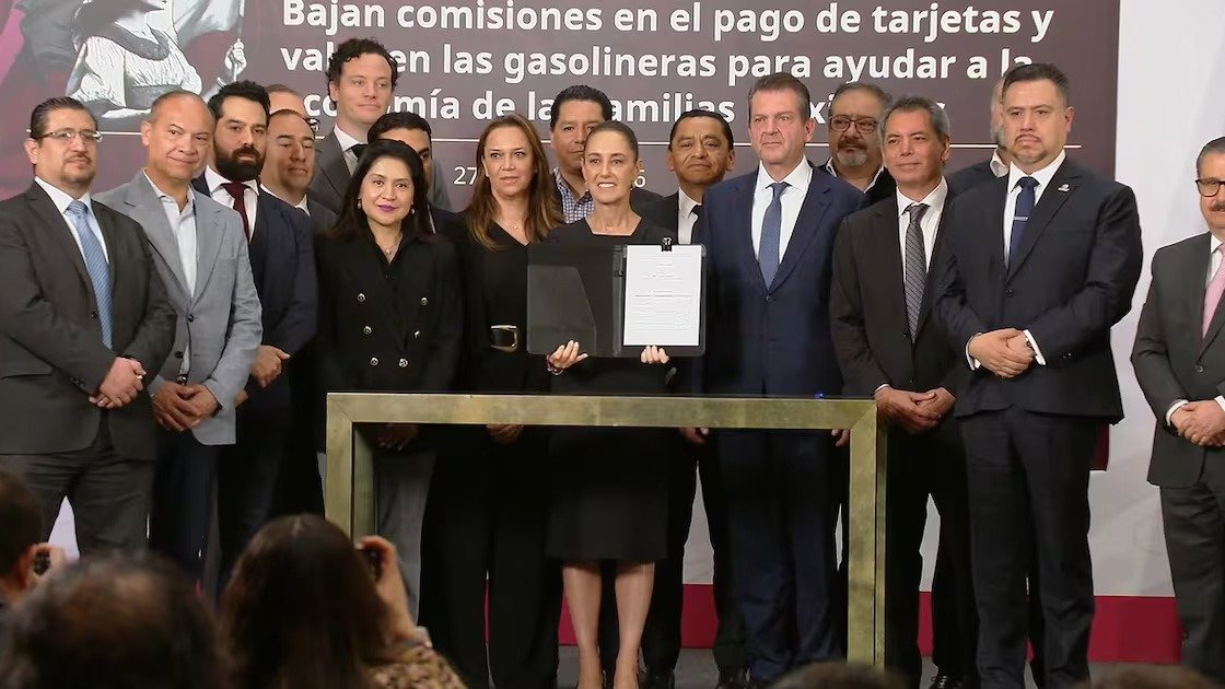 México se alianza con bancos para reducir comisiones en pago de gasolina