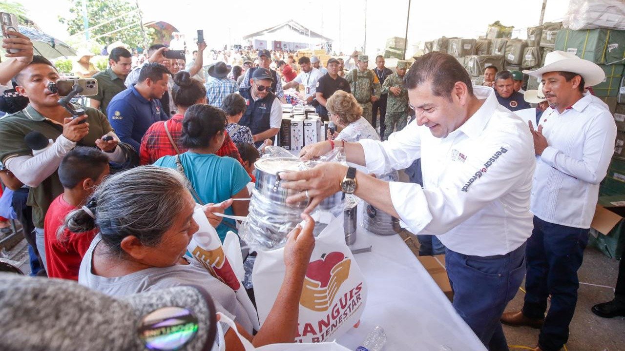 Gobierno de Puebla y federal regresan al pueblo lo robado con Tianguis del Bienestar