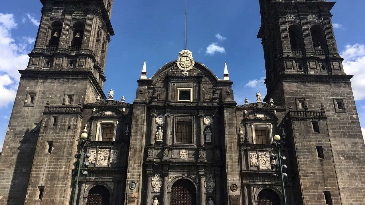 Catedral del centro de Puebla permanece sin iluminación