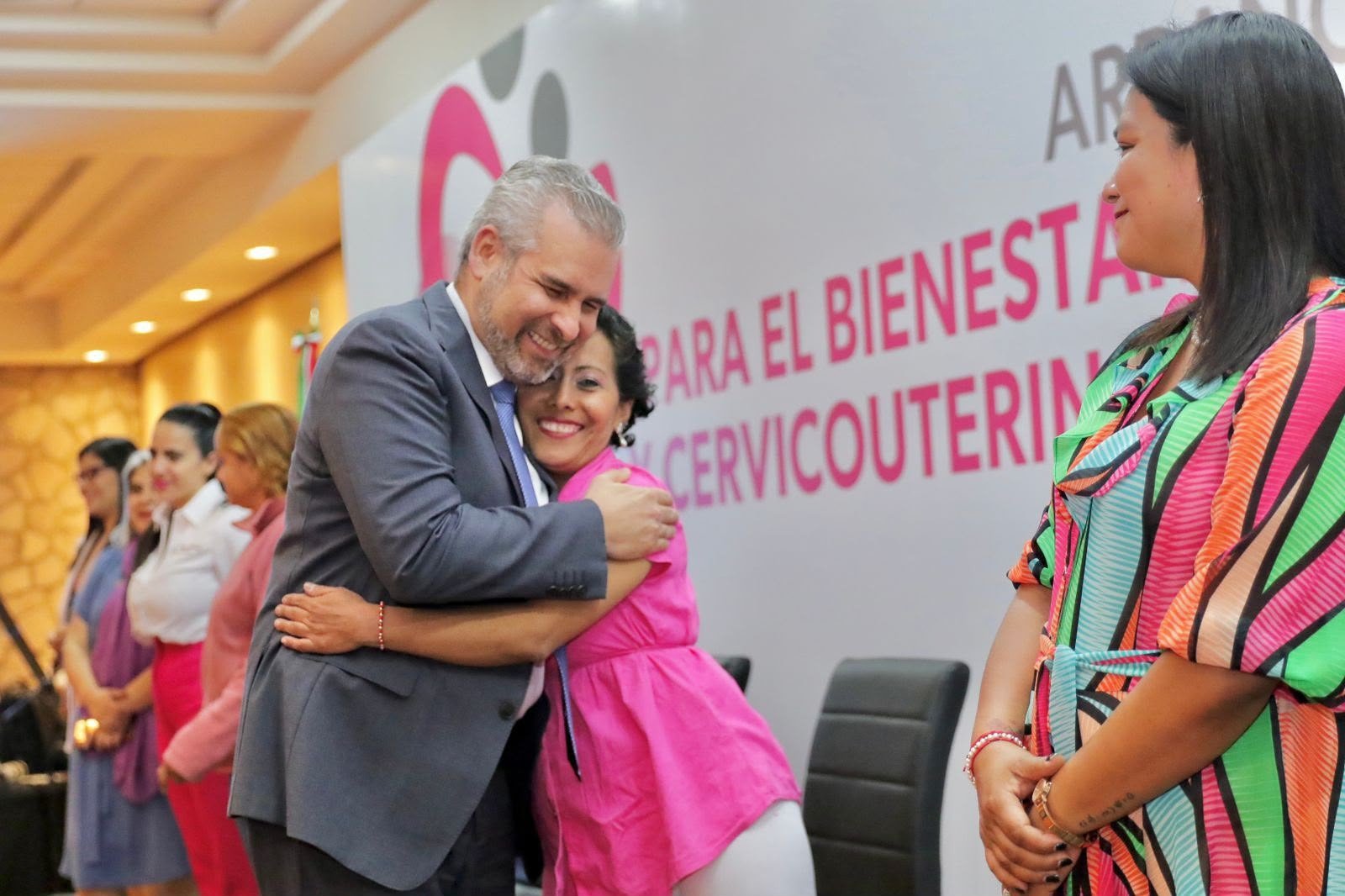 Beneficiadas más de 2 mil 700 mujeres con cáncer mediante apoyo mensual de 4 mil pesos.
