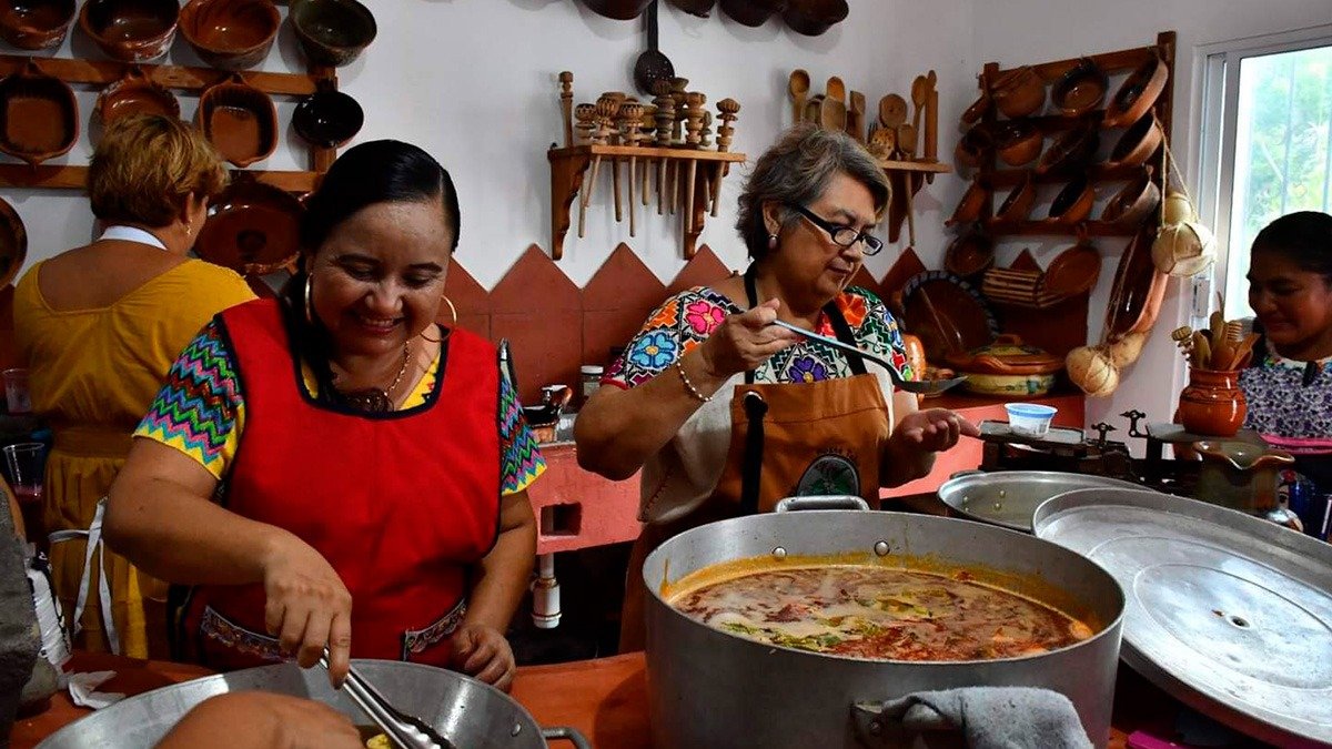 Cocineras tradicionales poblanas compartirán saberes ancestrales con dialogo