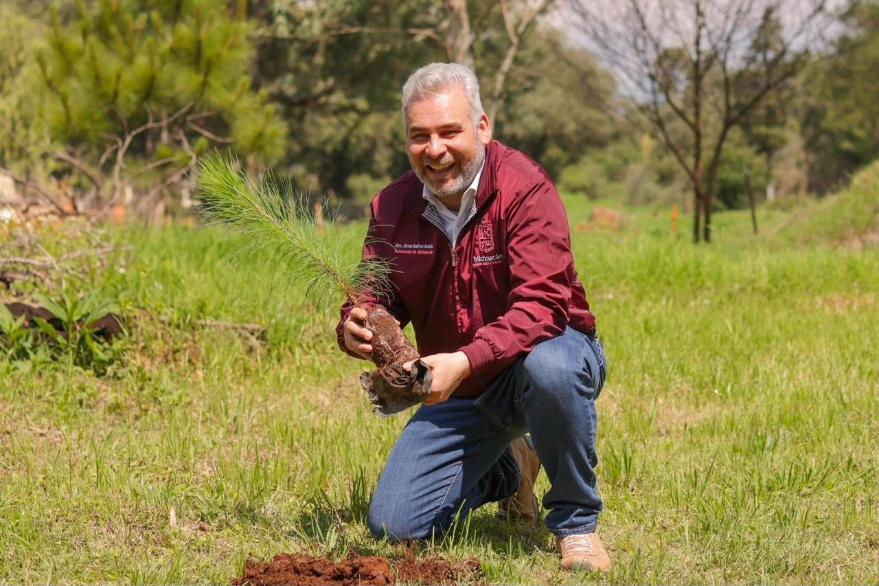 Avanza rescate del lago de Pátzcuaro