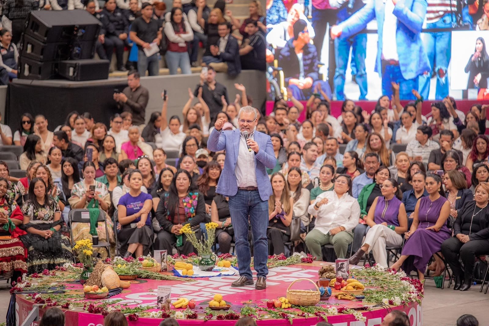 Bedolla destaca el liderazgo de las mujeres en el estado