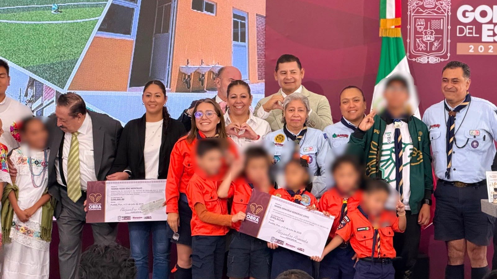Gobernador de Puebla entrega apoyos para fortalecer la cultura y la formación juvenil