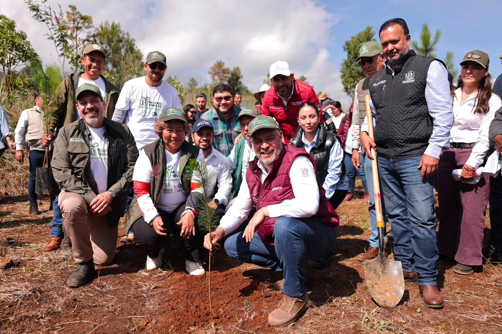 Plantarán 2.5 millones de árboles en la cuenca del lago de Pátzcuaro