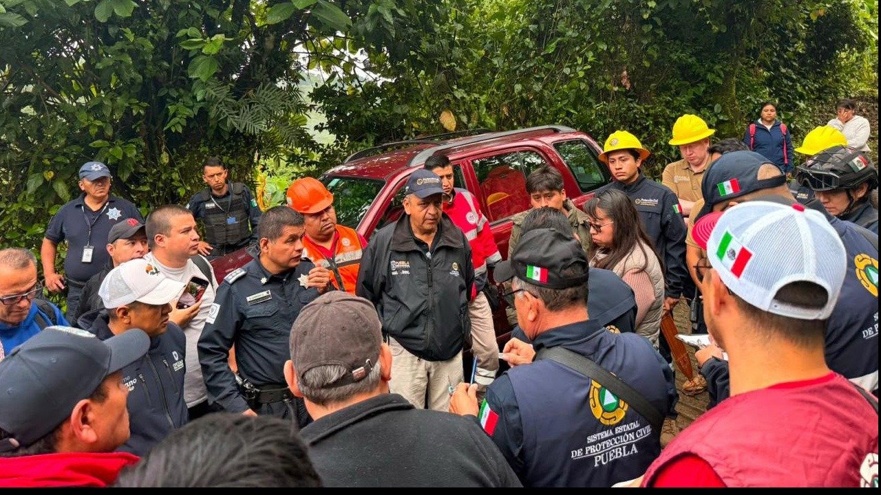 Protección civil de Puebla sigue la búsqueda de familia Peña