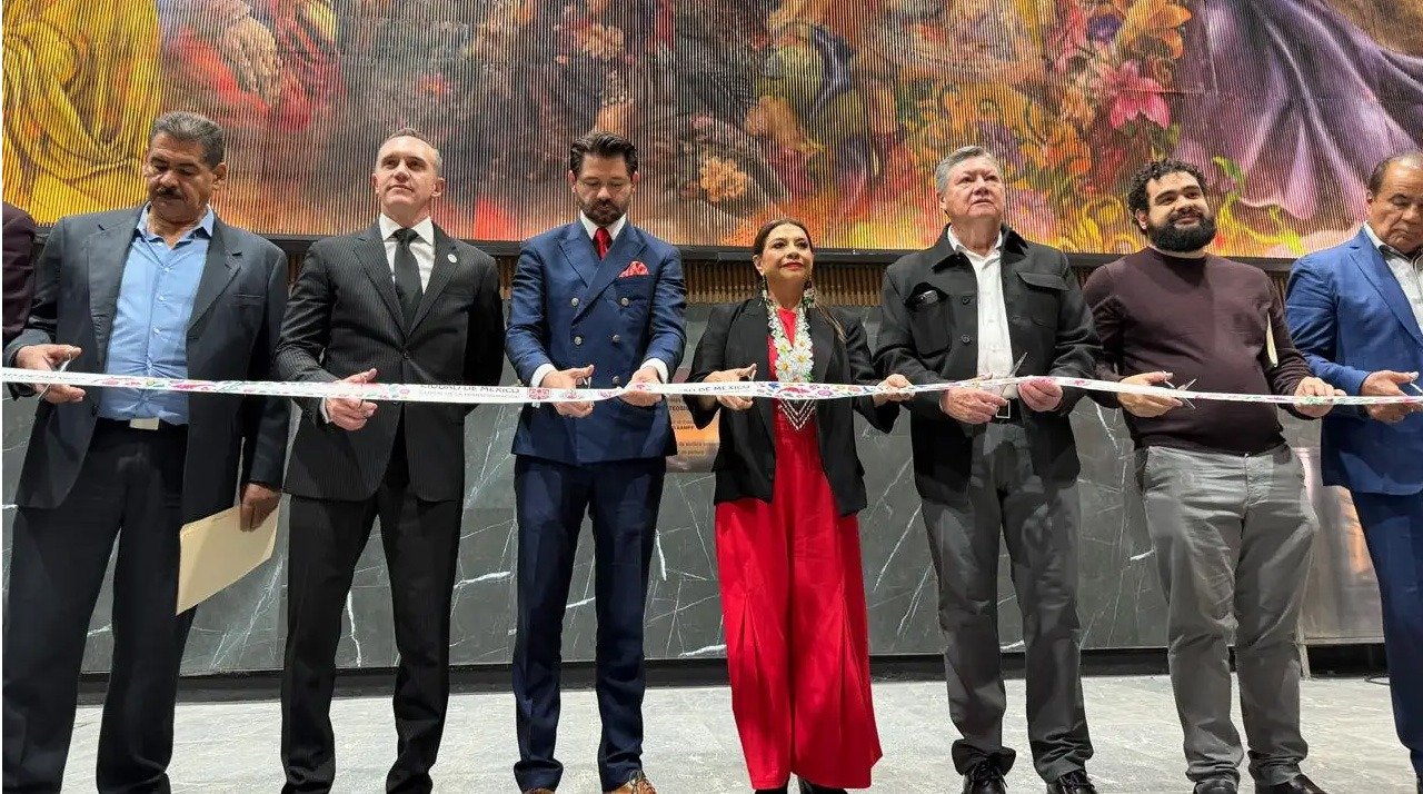 Brugada inaugura el mural holográfico más grande del mundo en el metro