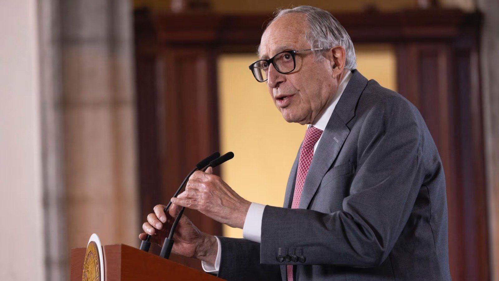 Ciencia, hospitales y gobierno: la trayectoria de David Kershenobich, Secretario de Salud de México