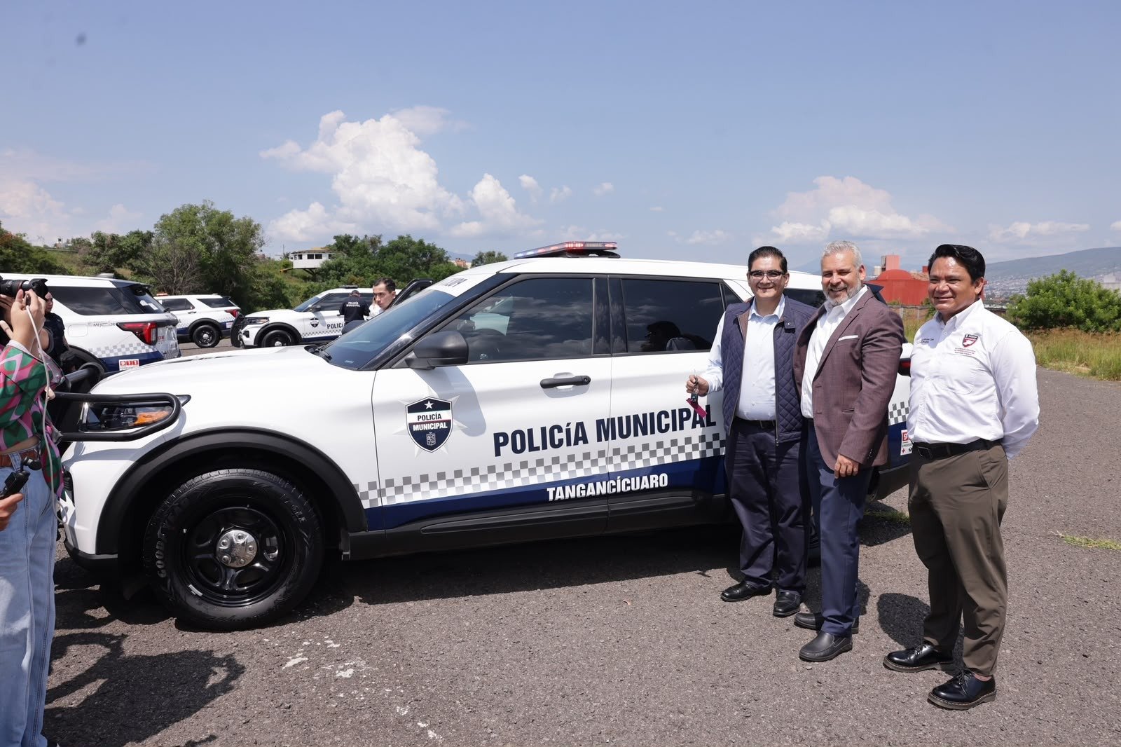 Con entrega de patrullas a 10 municipios, se fortalece la seguridad