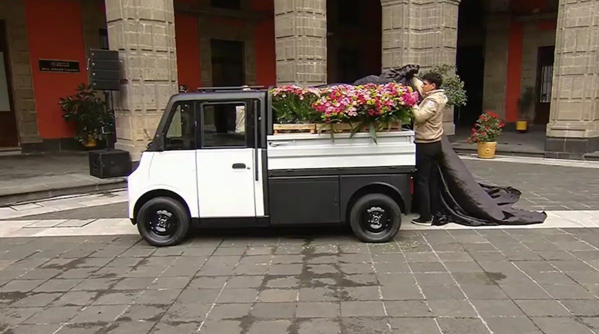 Gobierno Federal presenta Olinia Carga, el mini vehículo eléctrico pensado para pequeños comerciantes