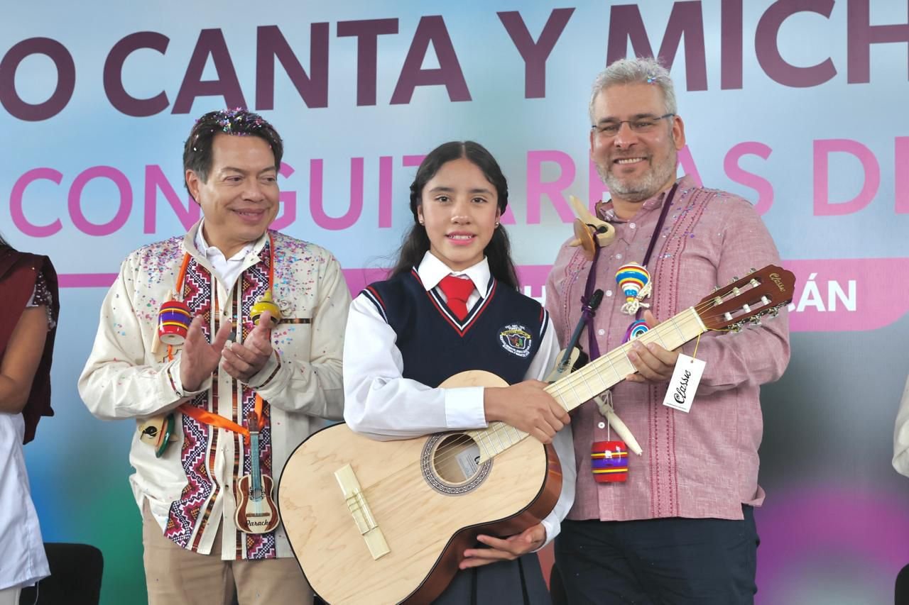Más de 10 mil guitarras a secundarias michoacanas