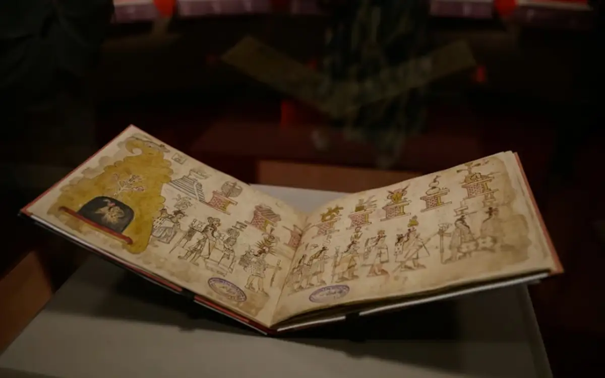 20 fojas, cuatro siglos de historia y un regreso esperado: el Códice Azcatitlan vuelve a México  
