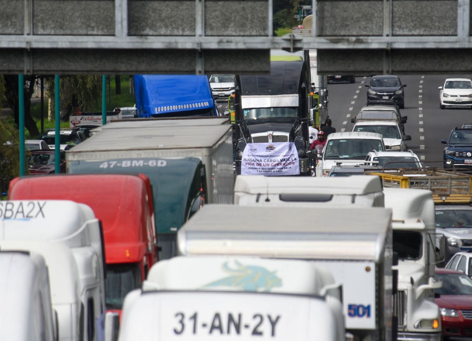El trasfondo del paro de transportistas: La disputa fiscal y de seguridad que moviliza al sector