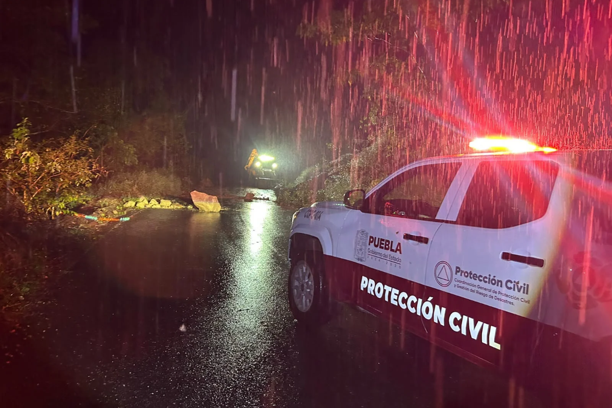 ¡Héroes bajo la lluvia! Protección Civil de Puebla no baja la guardia 