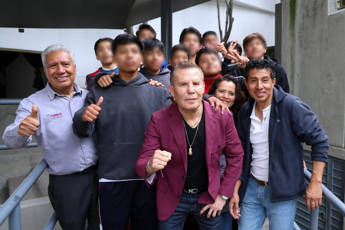 ¡Del ring a las aulas! Julio César Chávez se une a la lucha contra las adicciones en Puebla