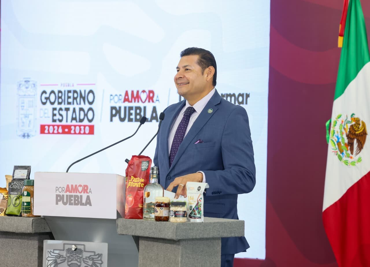 Fundación Jenkins dona predio en Xonaca para nueva estación del transporte por cable en Puebla