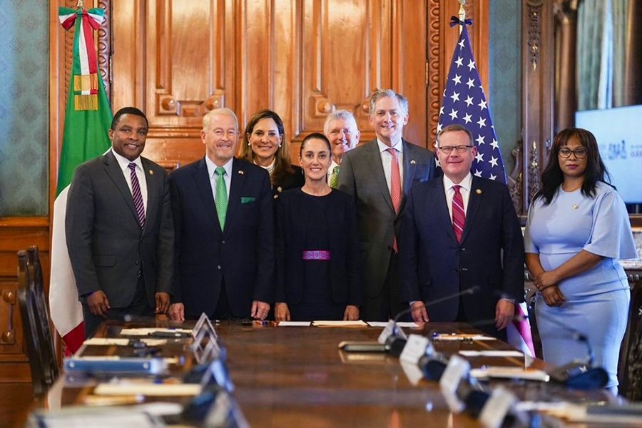Sheinbaum y Ronald Johnson revisan agenda económica y de seguridad